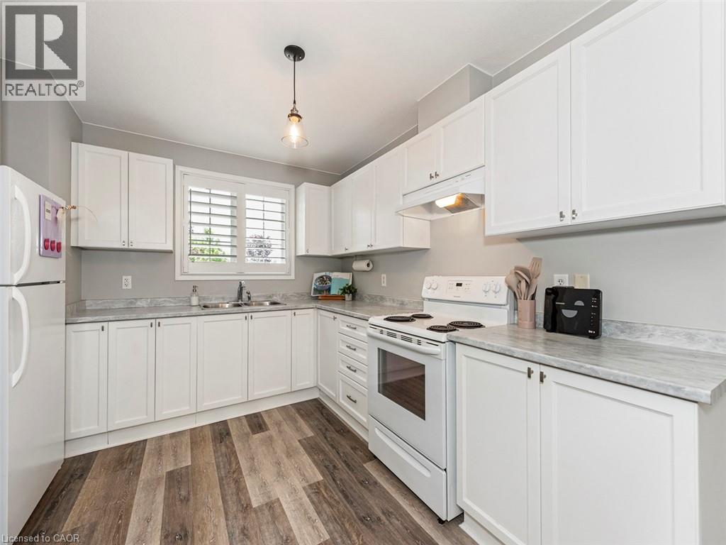 15 POWELL Lane, Cayuga — photo 11