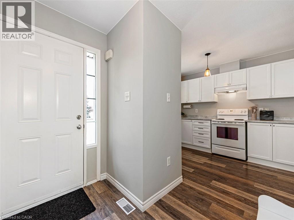 15 POWELL Lane, Cayuga — photo 5