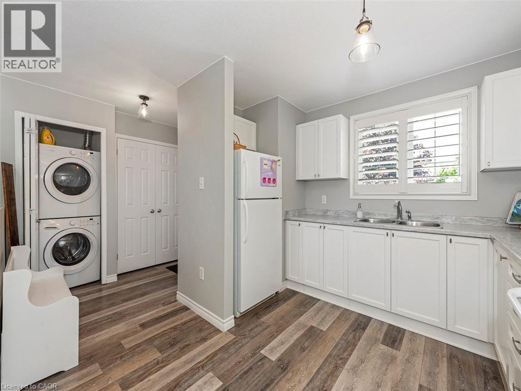 15 POWELL Lane, Cayuga — photo 9