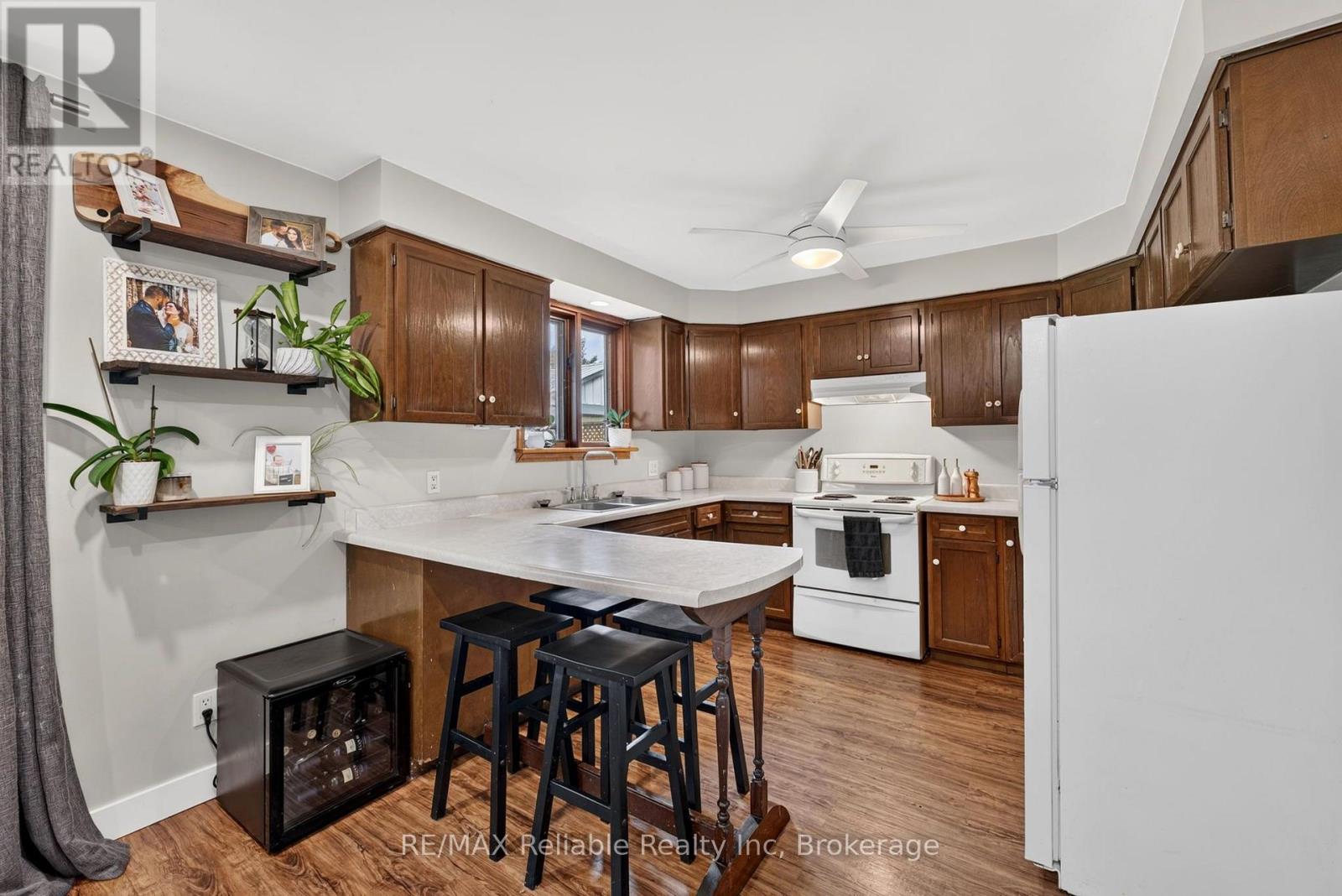 58 WELLINGTON STREET S - 17