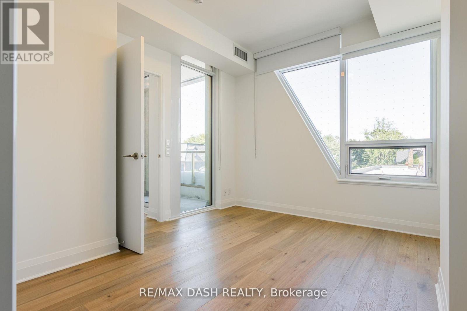 #310 151 AVENUE ROAD - 22