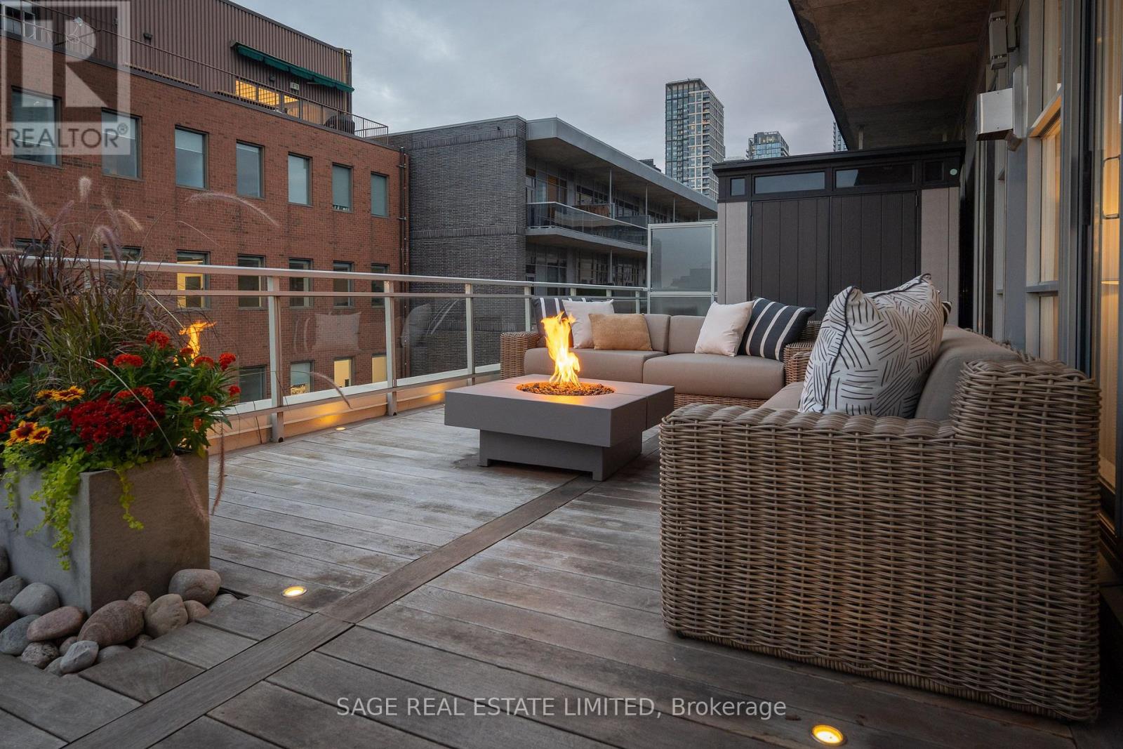 #903 19 BRANT STREET - Image 32