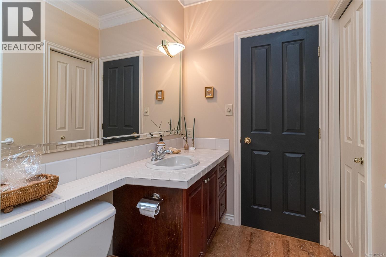 671 Dalkeith Ave - 19