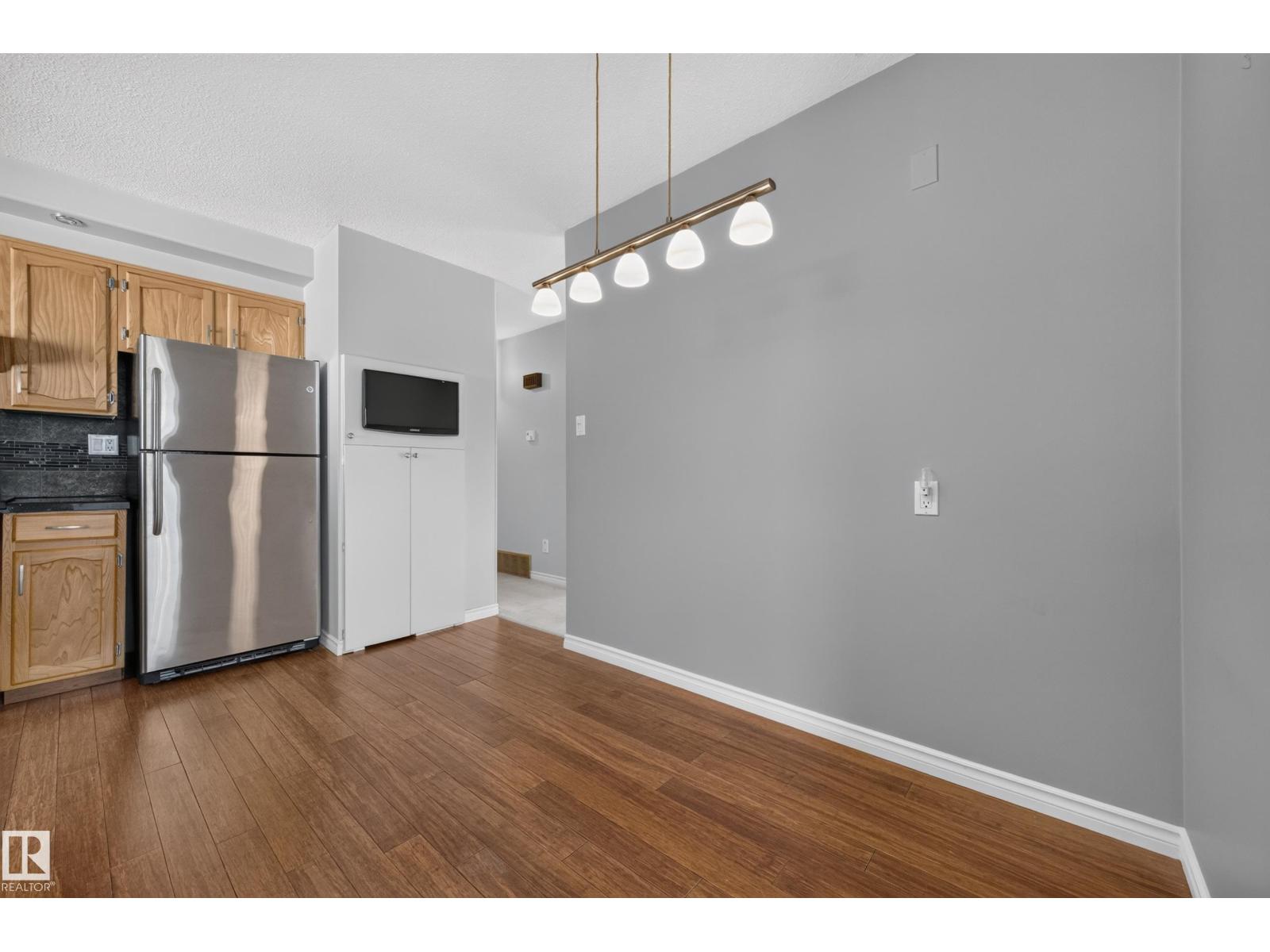 5244 52 ST - 15