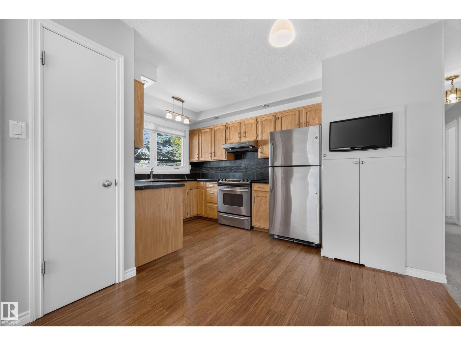 5244 52 ST - 16