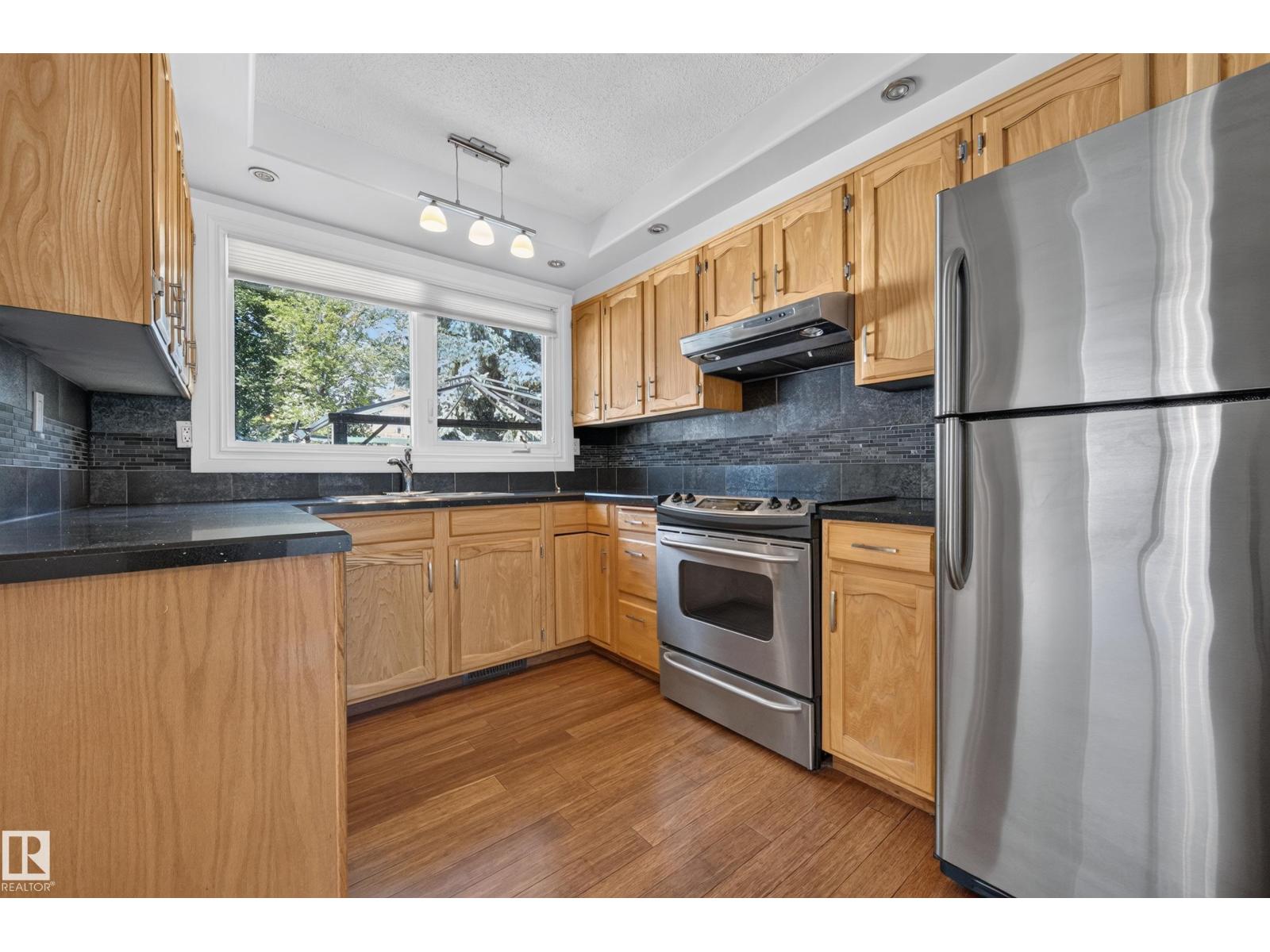 5244 52 ST - 17