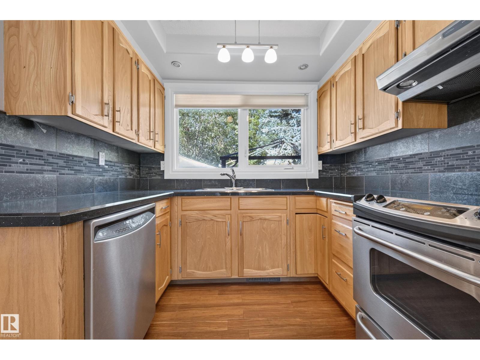 5244 52 ST - Image 19