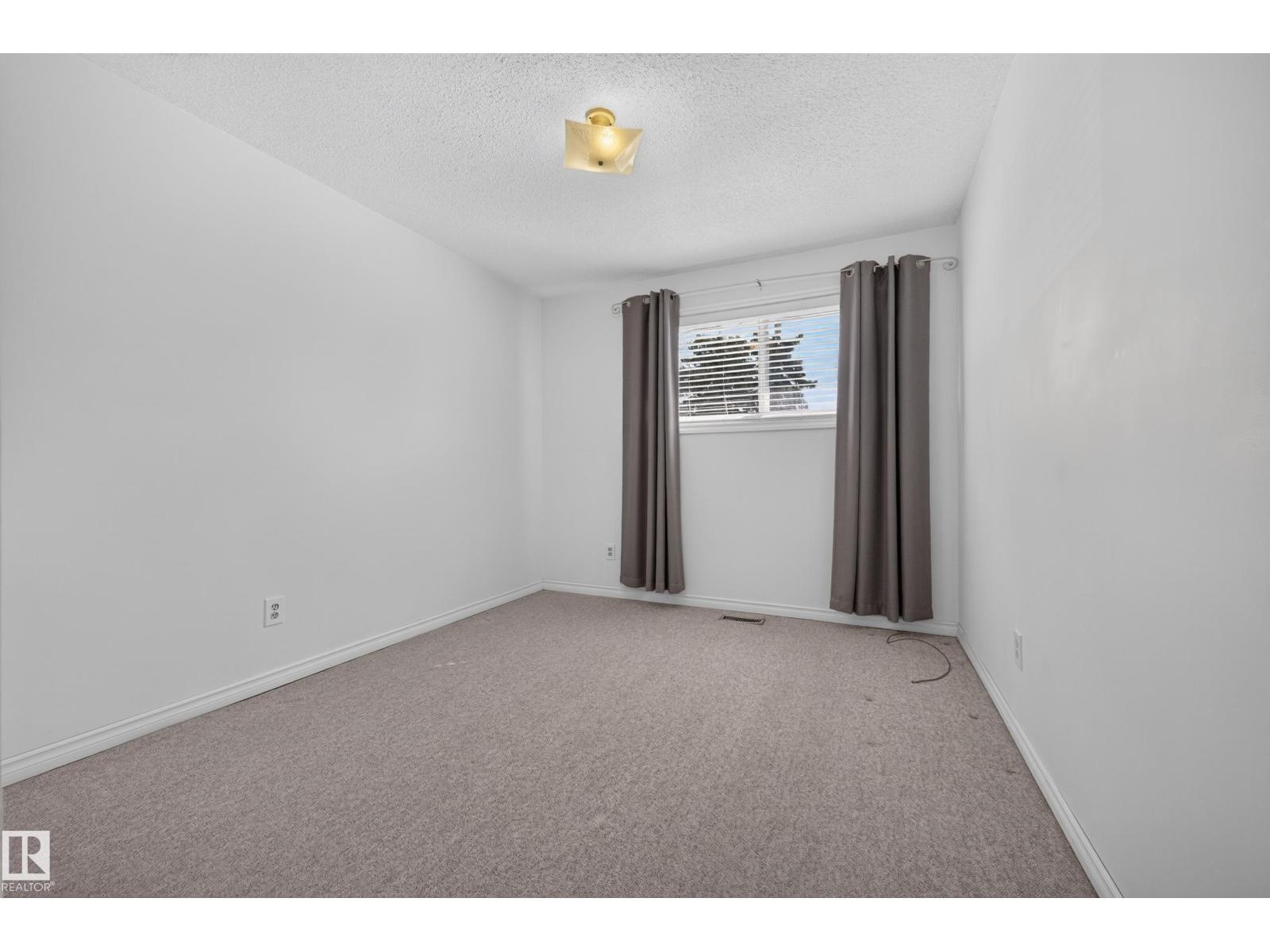 5244 52 ST - 25