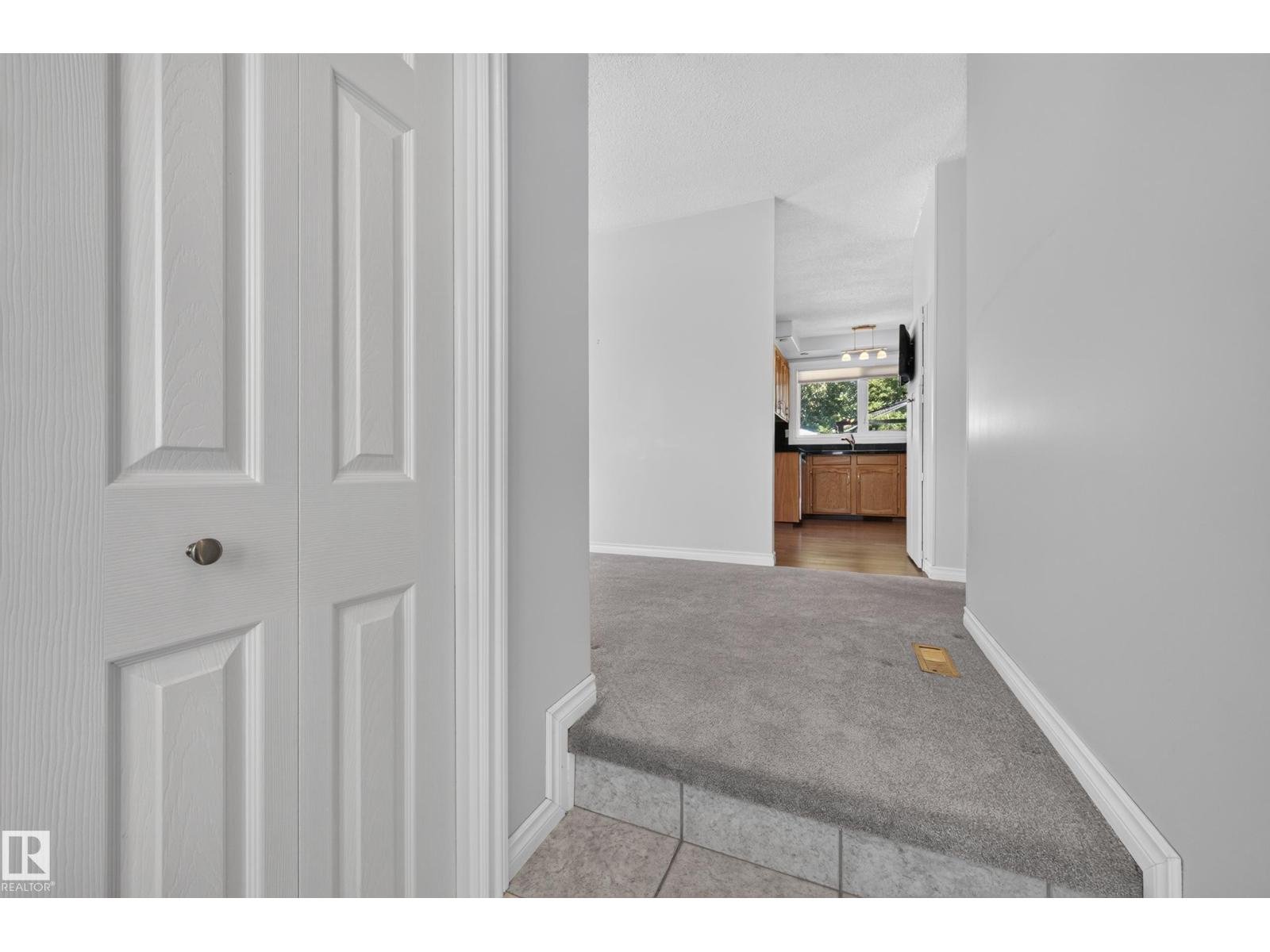 5244 52 St photo 3 — MLS® E4509366