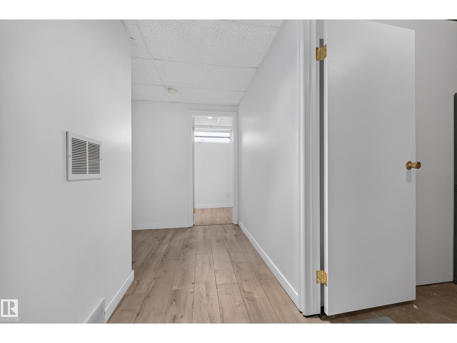 5244 52 ST - Image 36