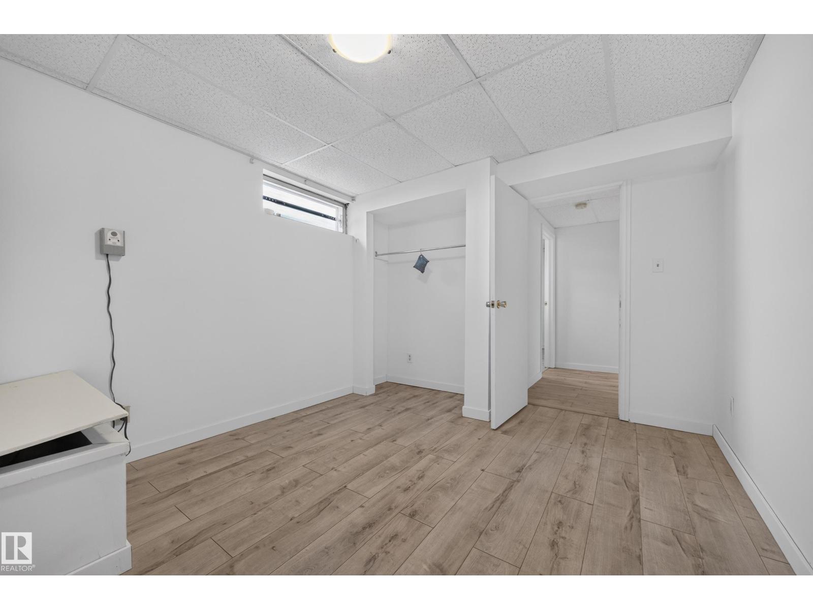5244 52 ST - Image 38