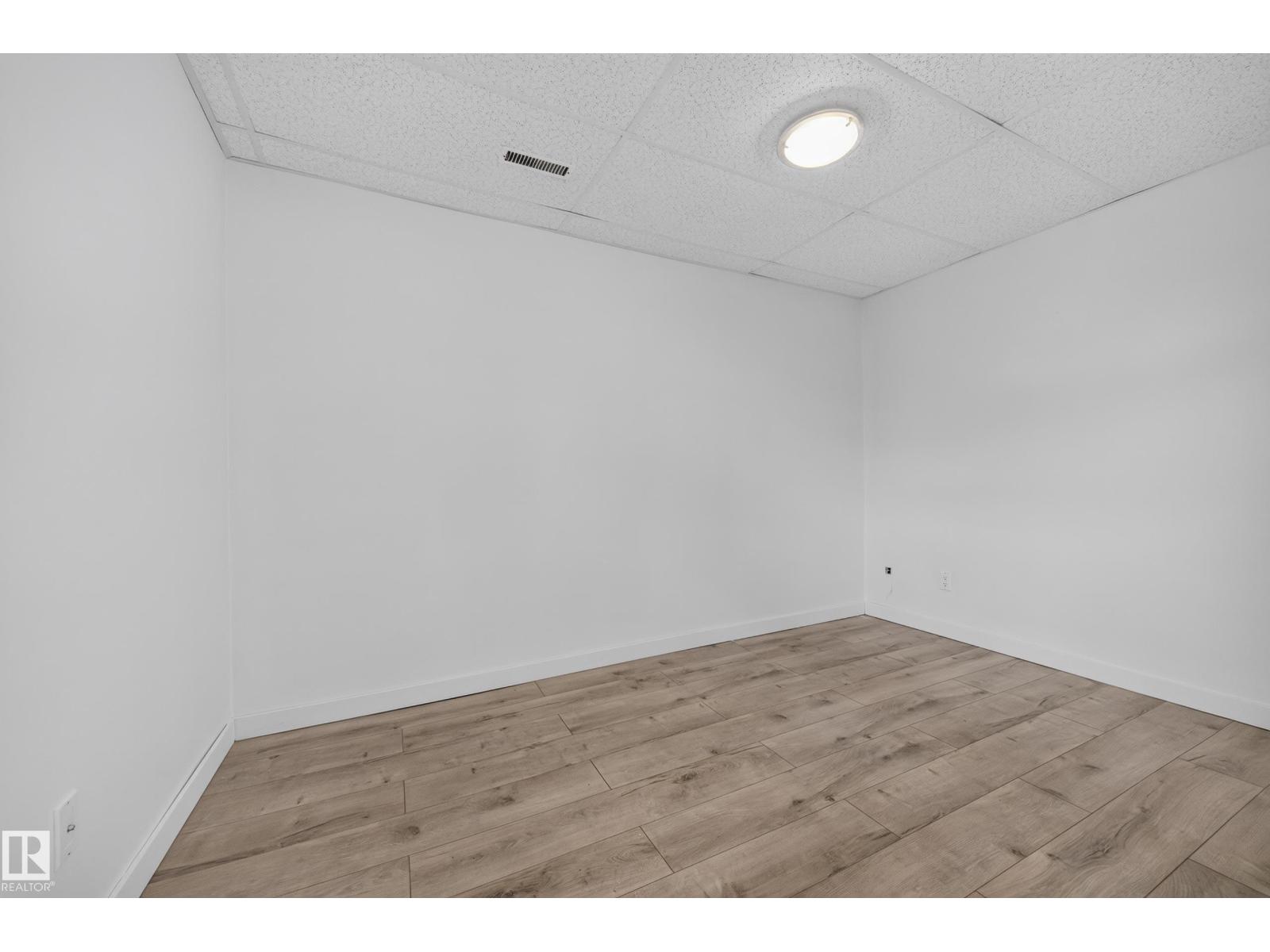 5244 52 ST - Image 39