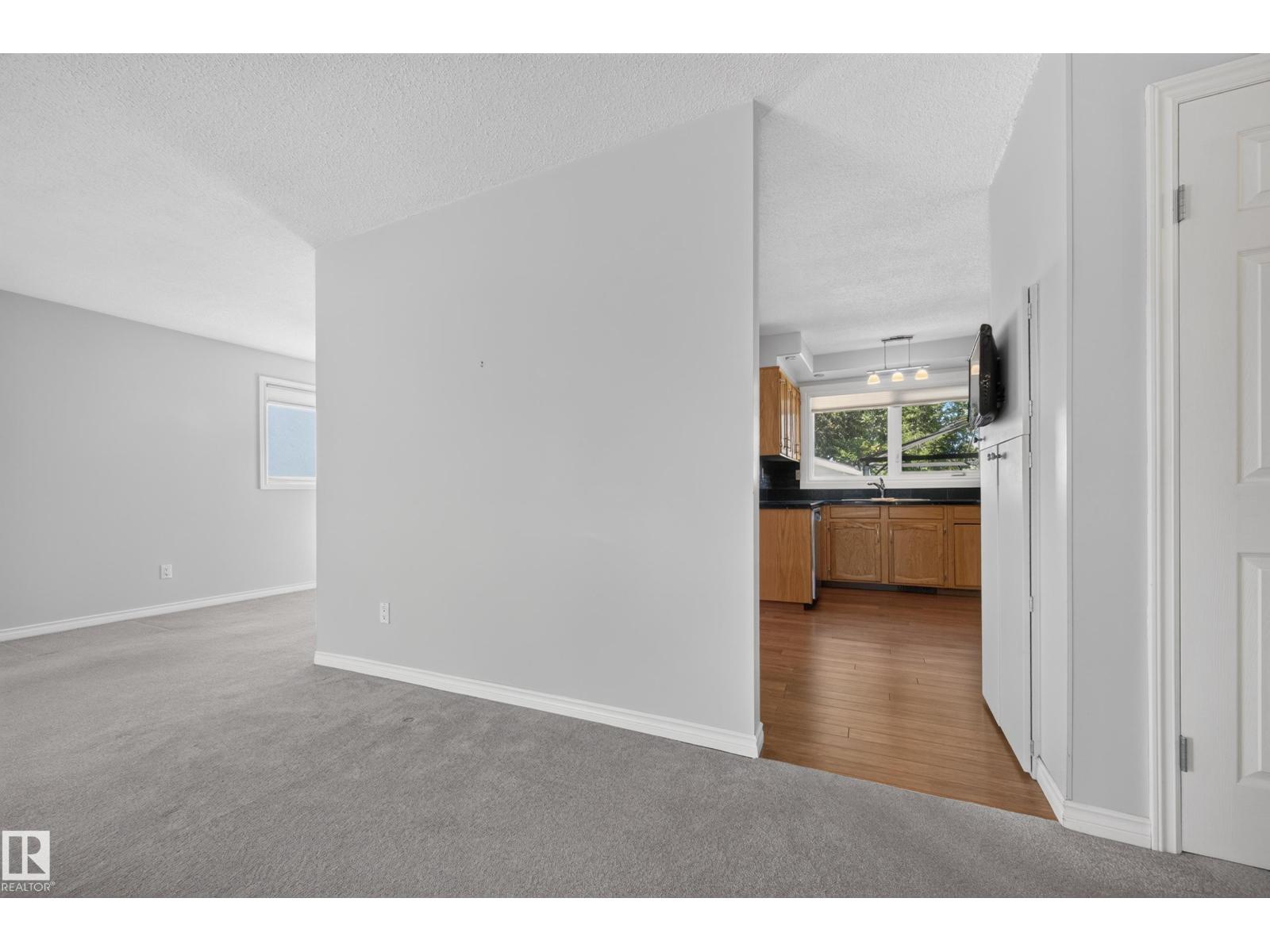 5244 52 St photo 4 — MLS® E4509366