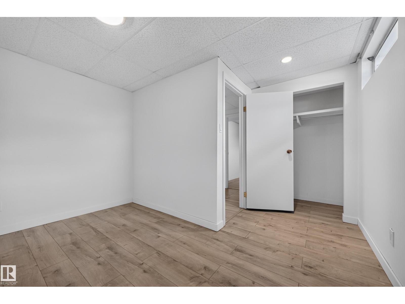 5244 52 ST - 40