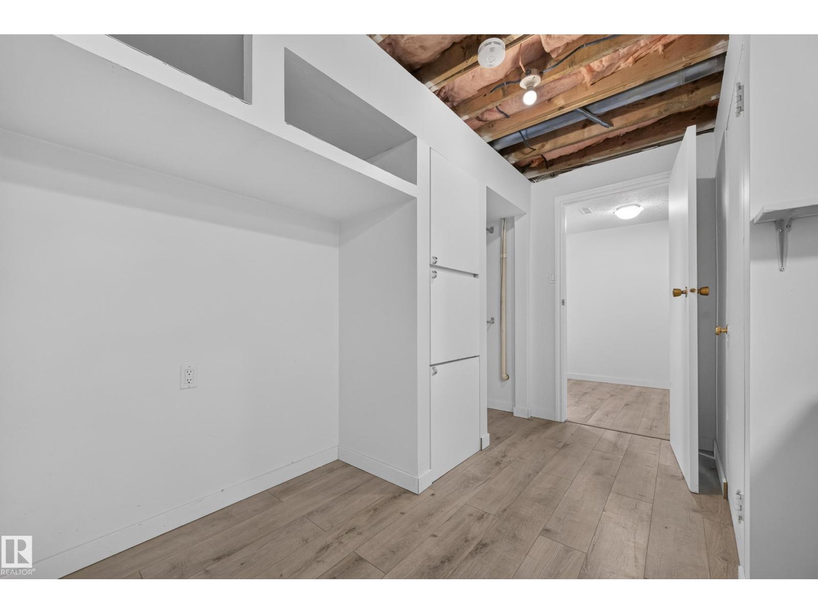 5244 52 ST - 44
