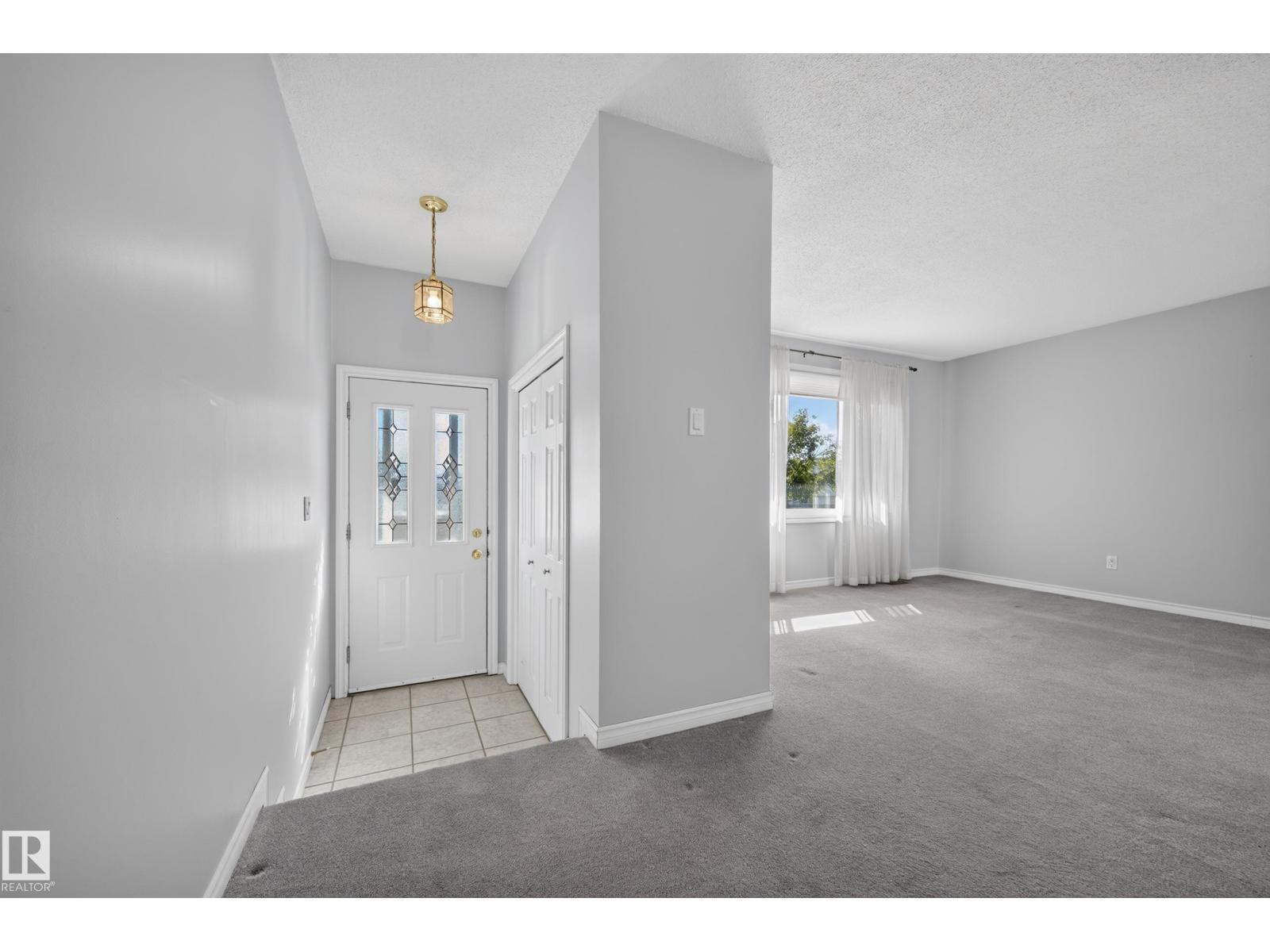 5244 52 St photo 5 — MLS® E4509366