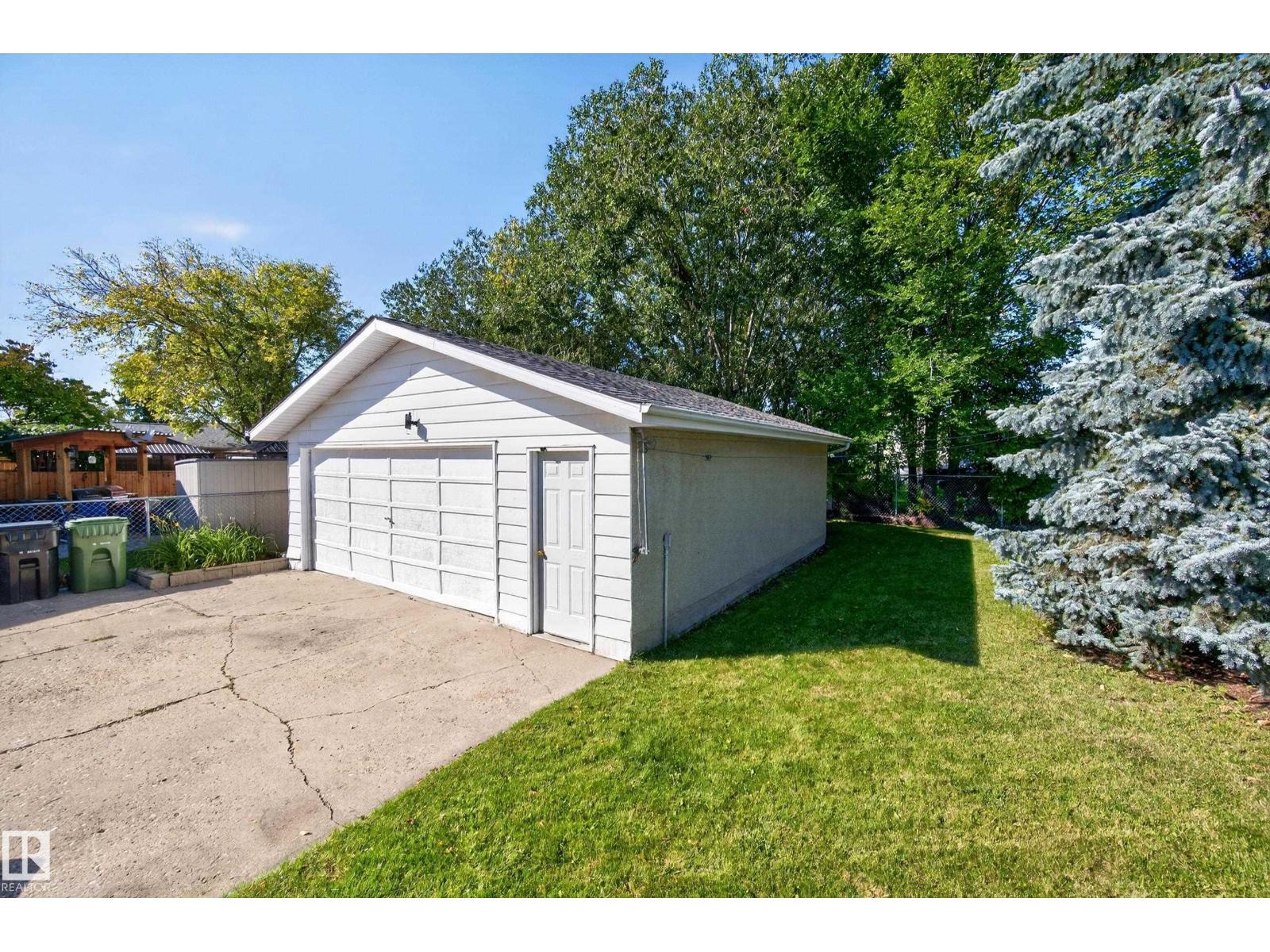 5244 52 ST - 51