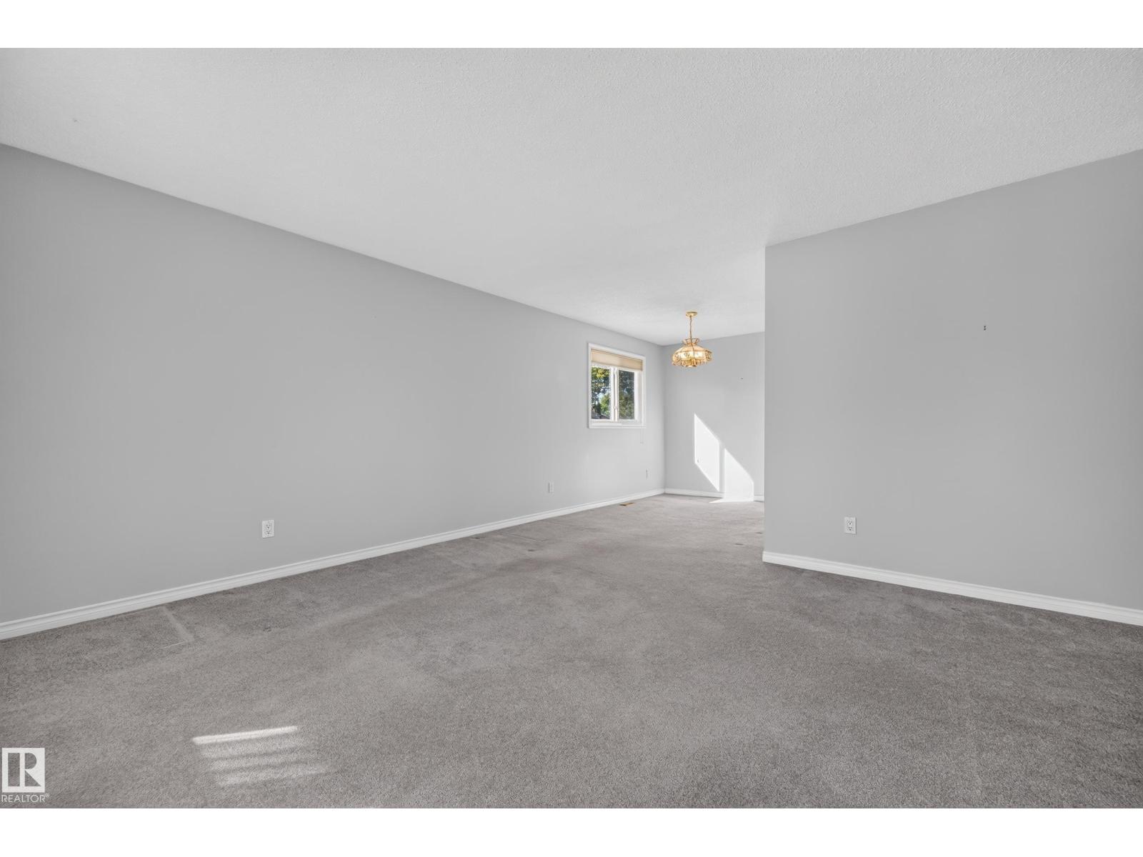 5244 52 ST - 9