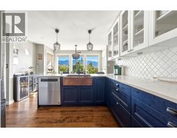 Kitchen - 300 Scenic Drive, Coldstream, BC V1B2X3 Photo 9