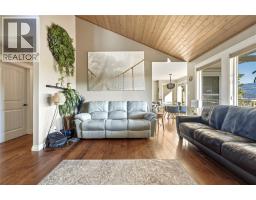 Living room - 300 Scenic Drive, Coldstream, BC V1B2X3 Photo 8