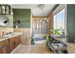 300 Scenic Drive, Coldstream, BC V1B2X3 Photo 19