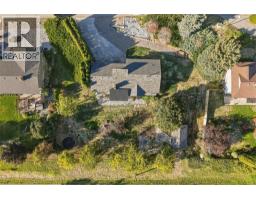 300 Scenic Drive, Coldstream, BC V1B2X3 Photo 37