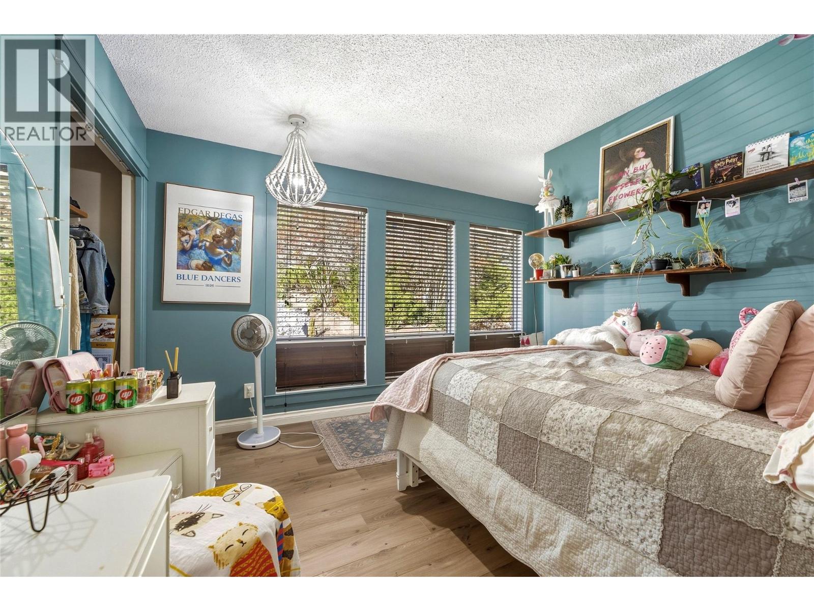 300 Scenic Drive - Image 20