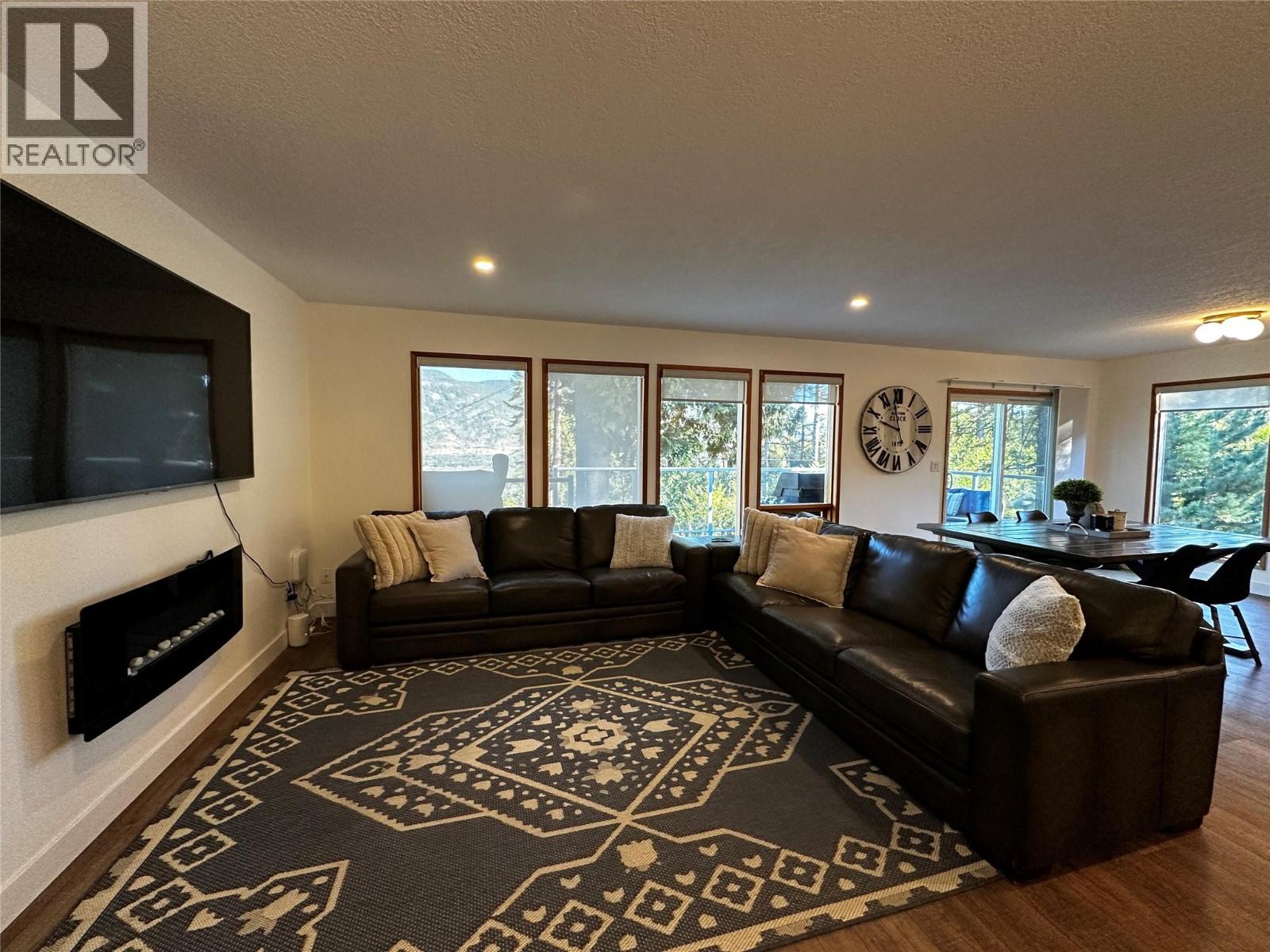 1301 GROSVENOR Place - 5