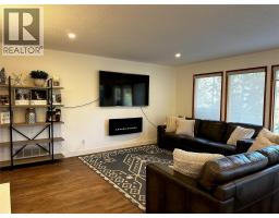 4pc Ensuite bath - 1301 Grosvenor Place, Castlegar, BC V1N3X8 Photo 6