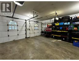 1301 Grosvenor Place, Castlegar, BC V1N3X8 Photo 38