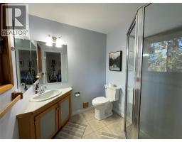 1301 Grosvenor Place, Castlegar, BC V1N3X8 Photo 23