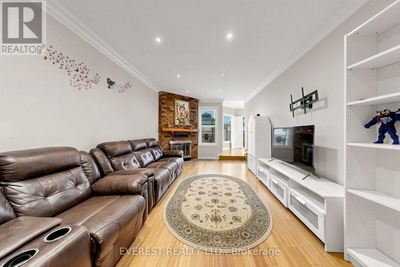 7 TARLTON COURT - 10