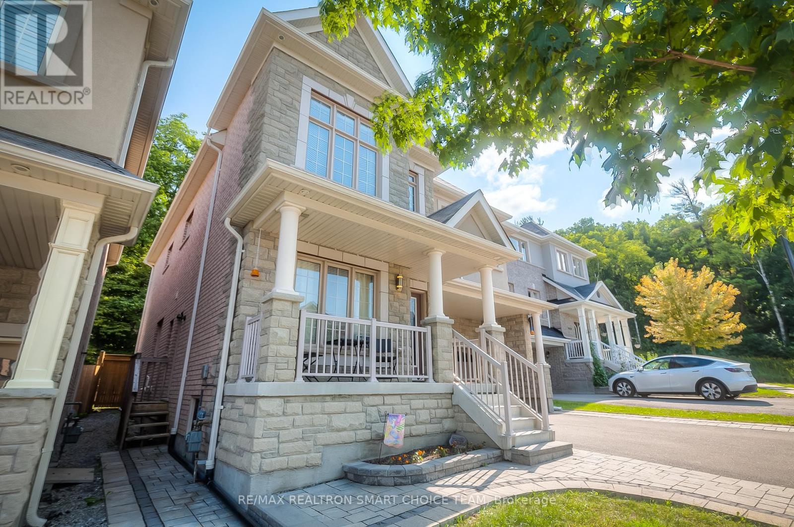 BSMT - 243 GORD CLELLAND GATE, Newmarket (Woodland Hill) — photo 3