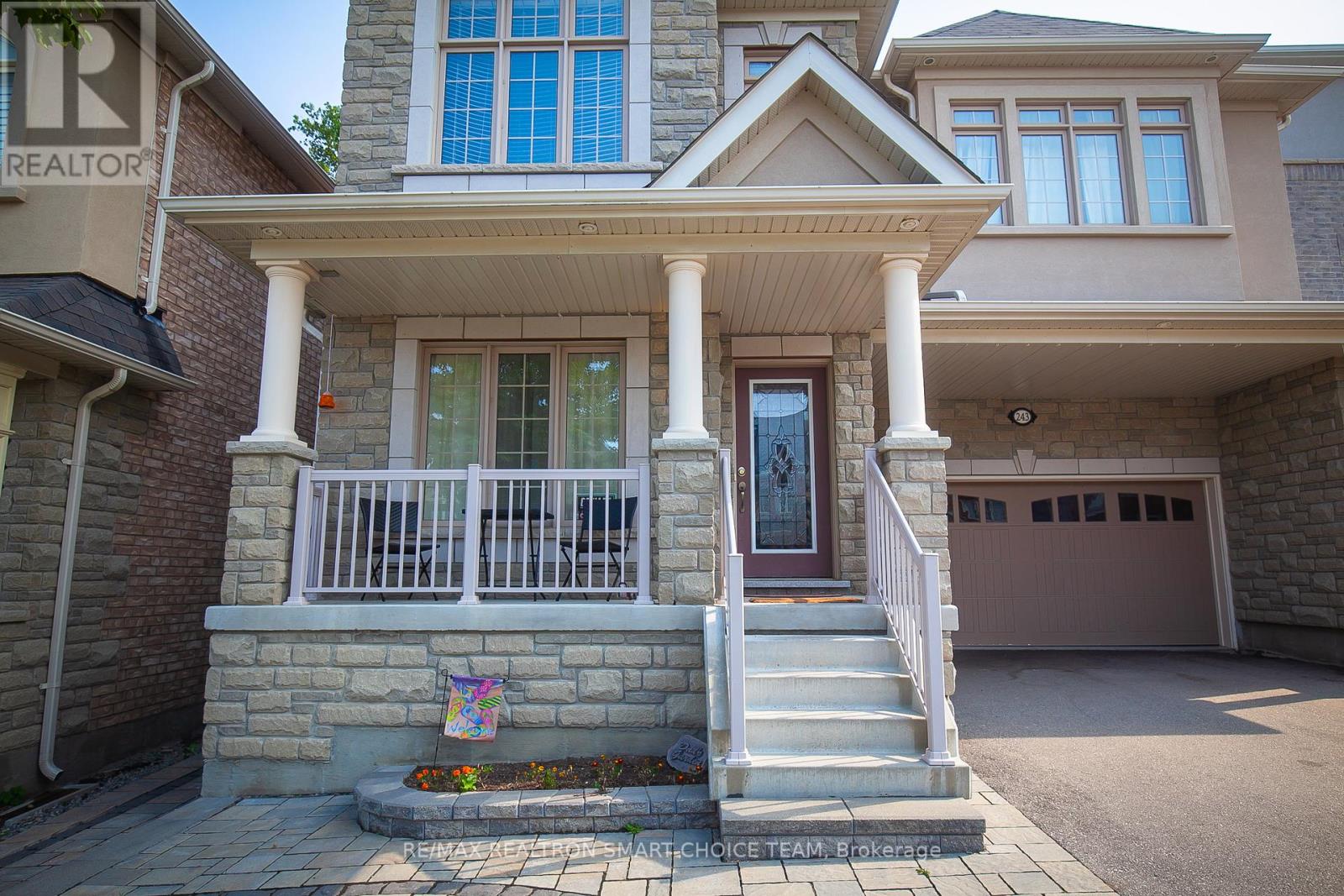 BSMT - 243 GORD CLELLAND GATE, Newmarket (Woodland Hill) — photo 4