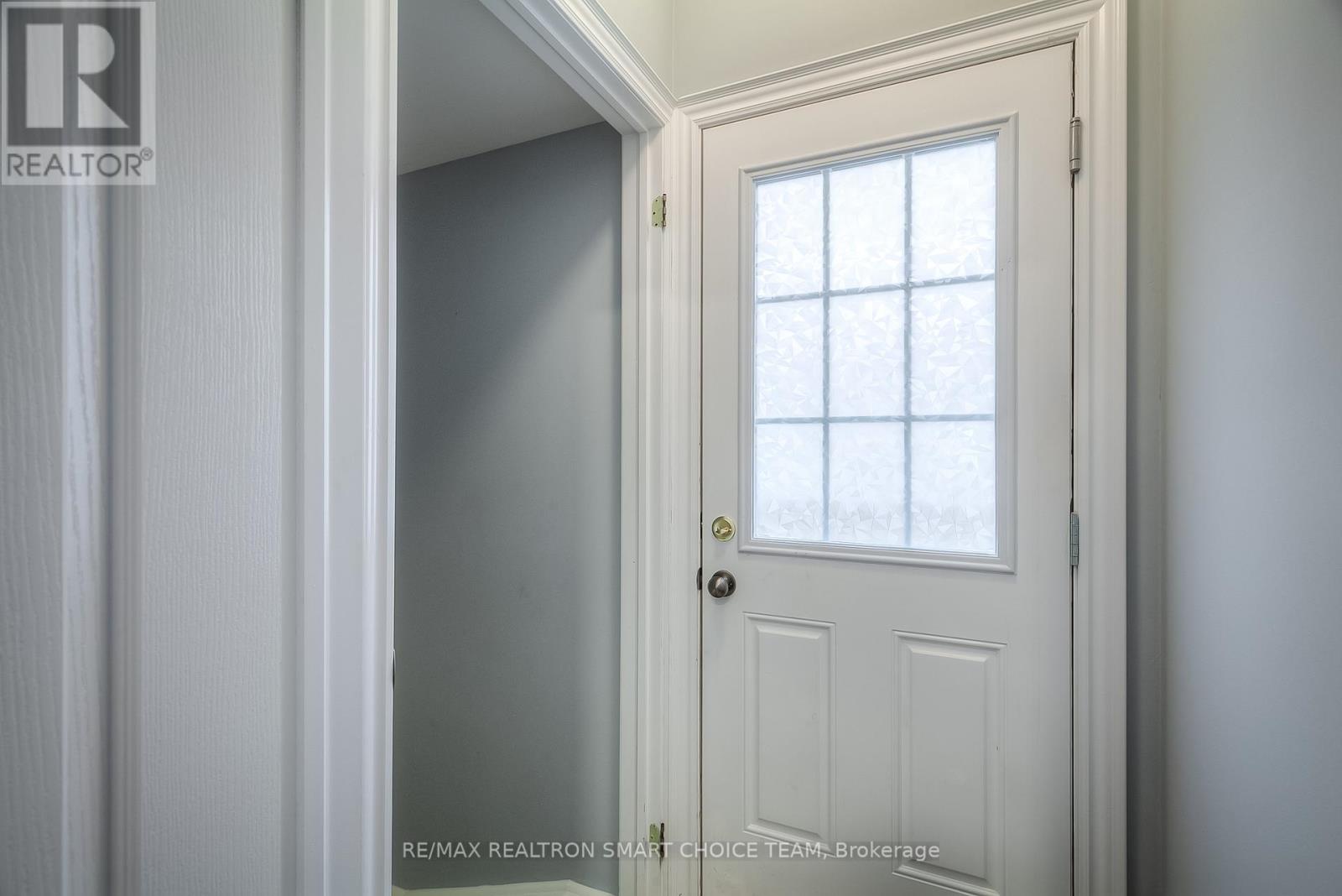 BSMT - 243 GORD CLELLAND GATE, Newmarket (Woodland Hill) — photo 6