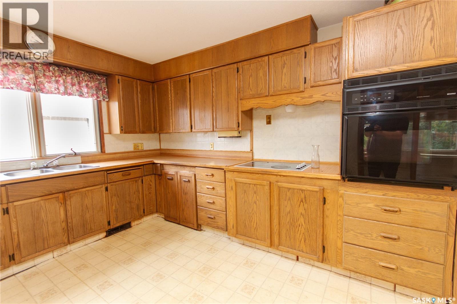 11037 Martin CRESCENT, North Battleford — photo 6