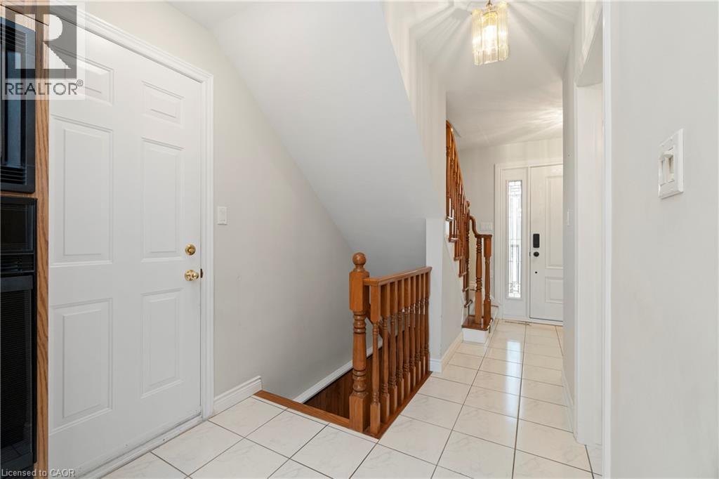 36 BUCKINGHAM Drive, Hamilton — photo 8