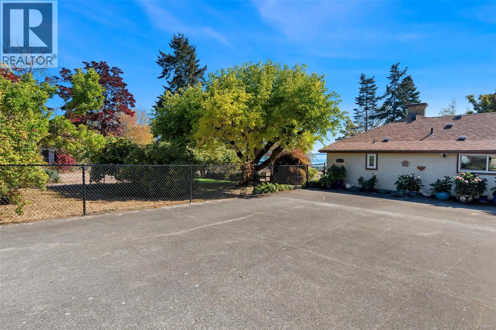 4077 Balsam Dr - 27