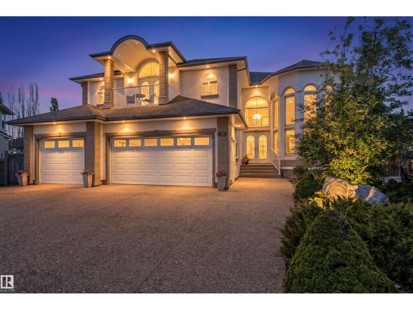 703 107A ST SW, Edmonton, Alberta, T6W1G4