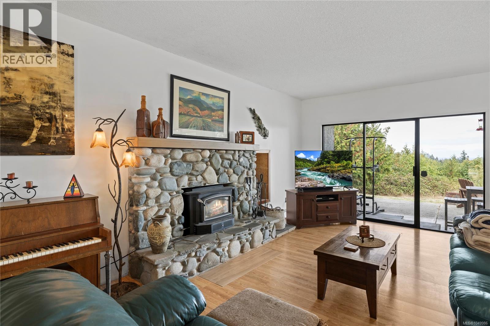 899,875 Andreef Rd - 14