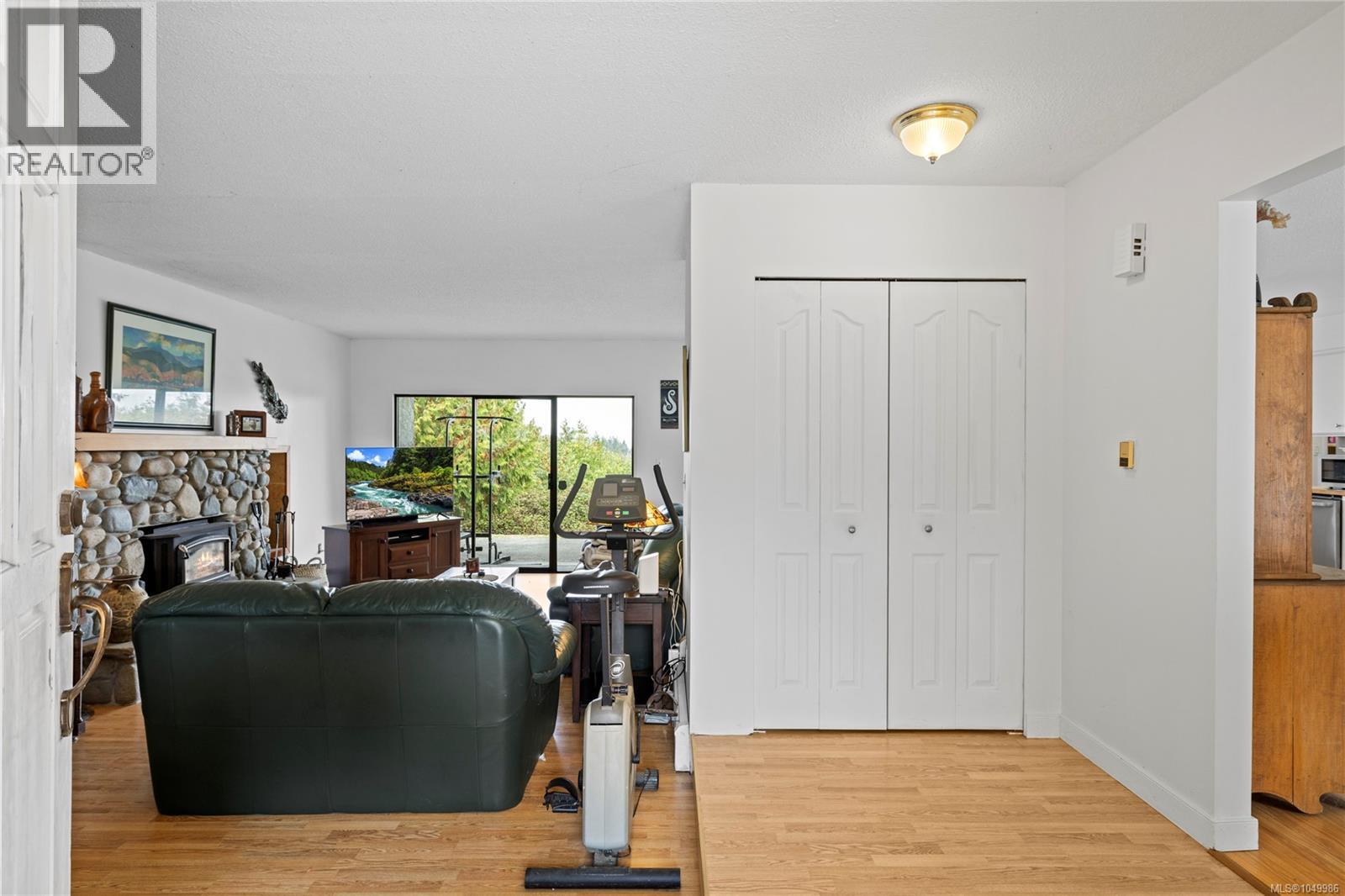 899,875 Andreef Rd - 11