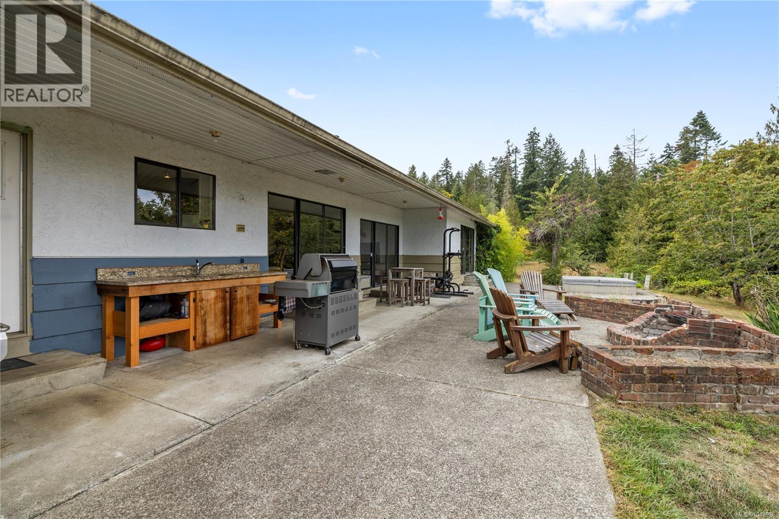 899,875 Andreef Rd - 47