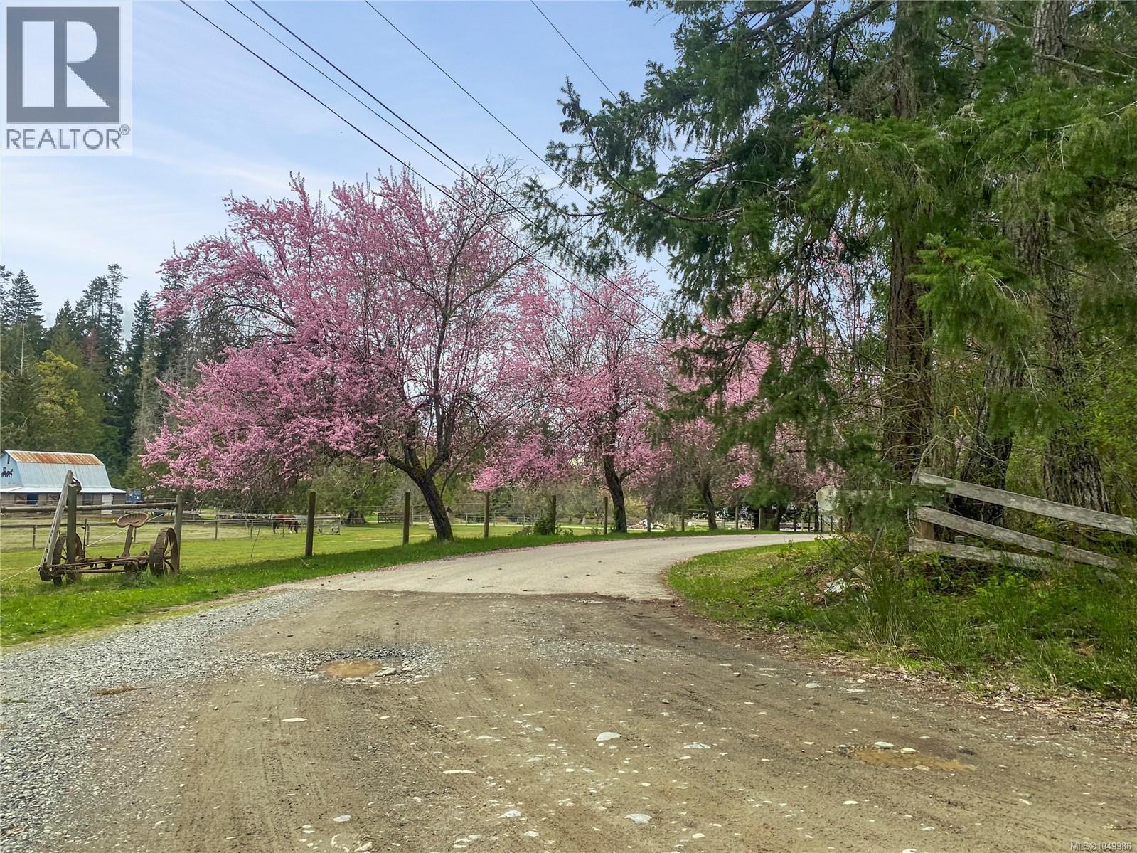 899,875 Andreef Rd - 94