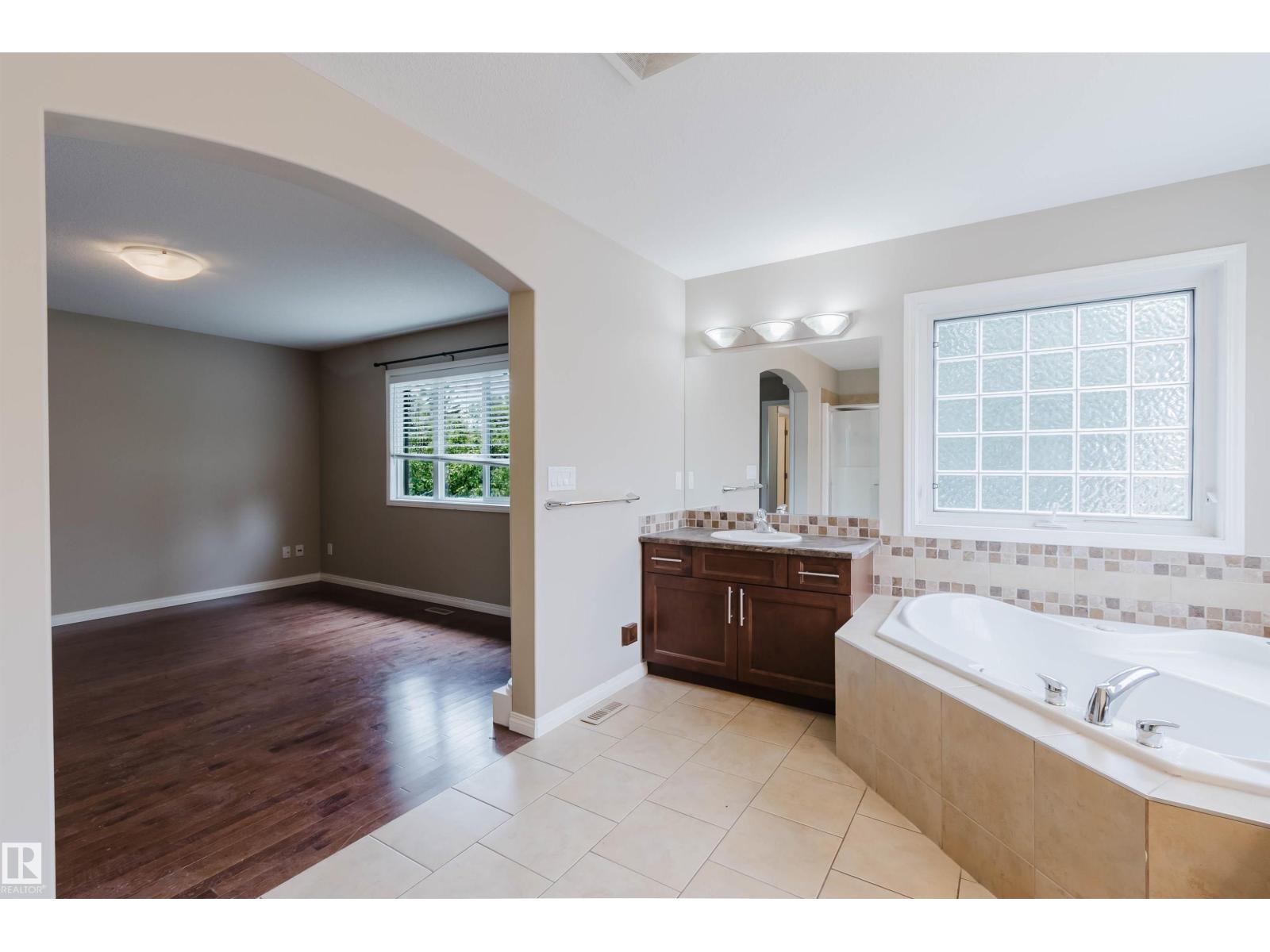 11608 96 ST NW - 30
