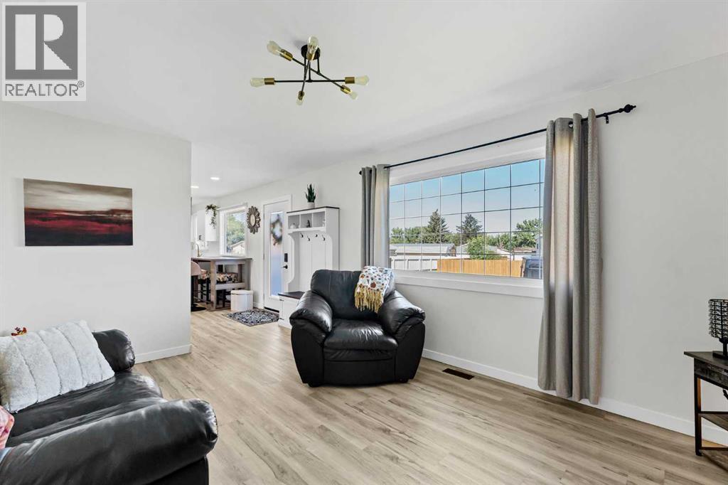 2427 24 Street SE - 18