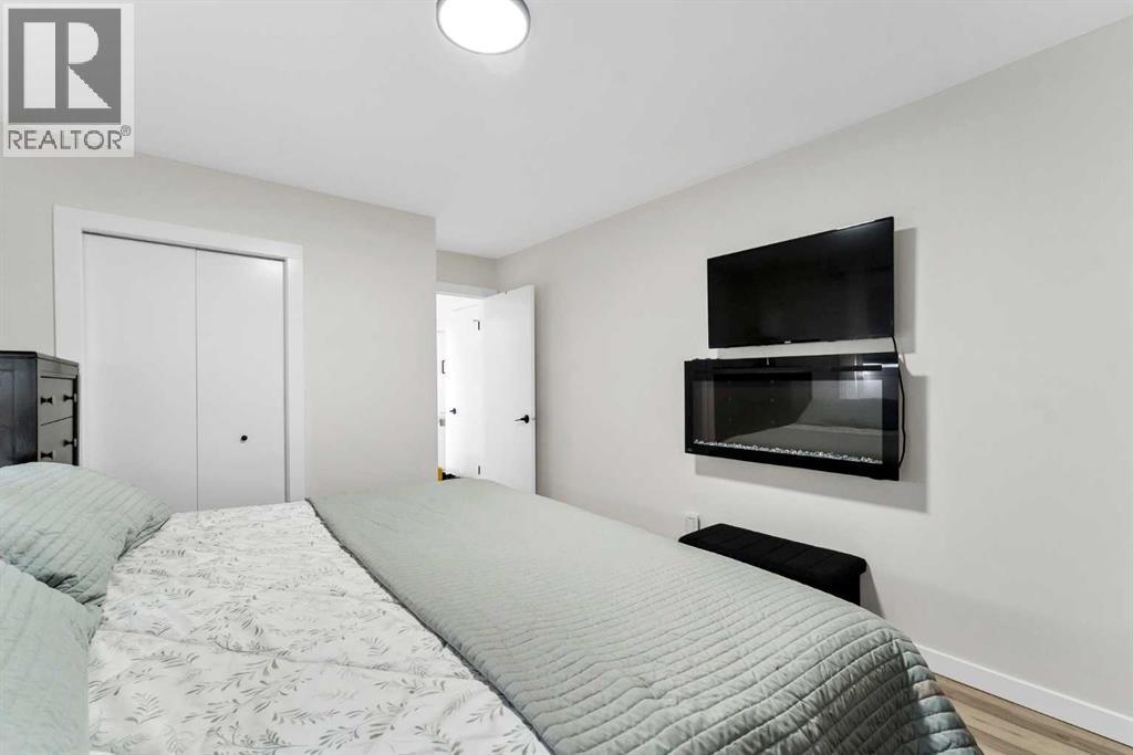 2427 24 Street SE - 21