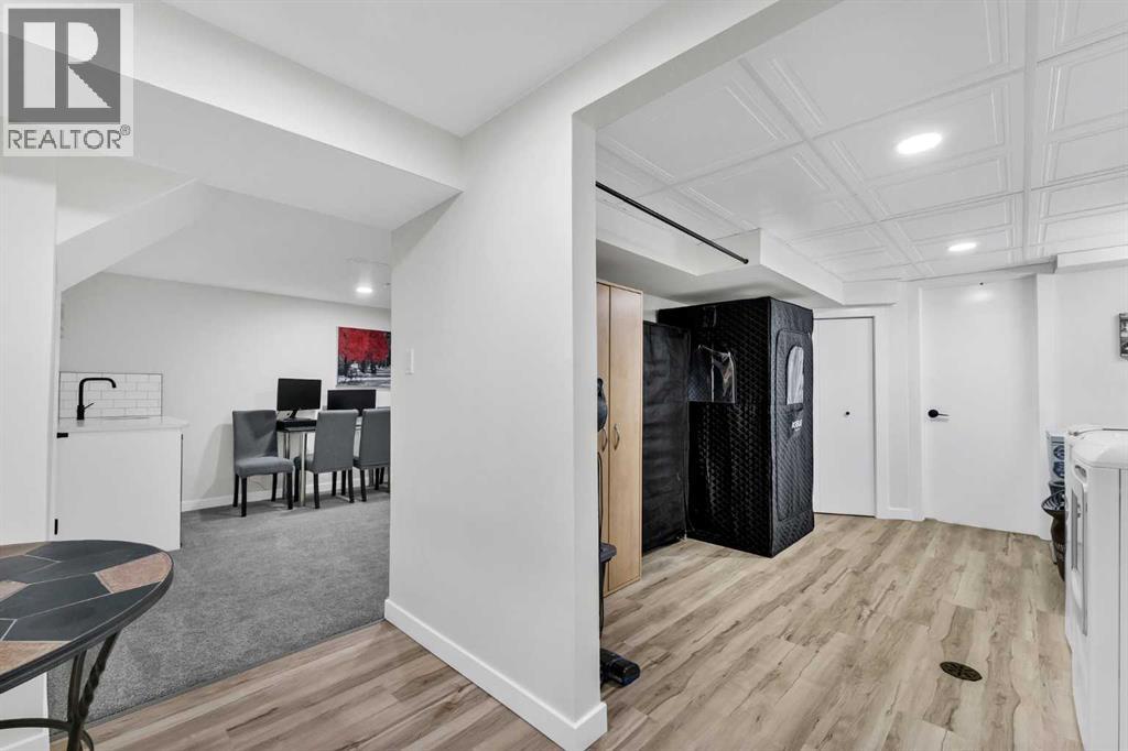 2427 24 Street SE - 25