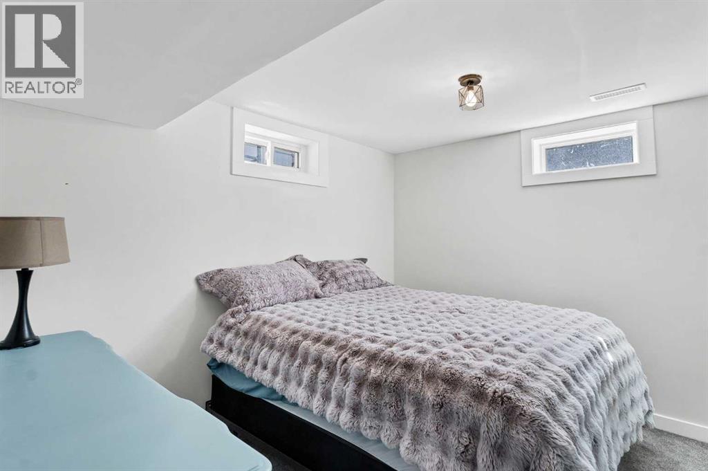 2427 24 Street SE - 32