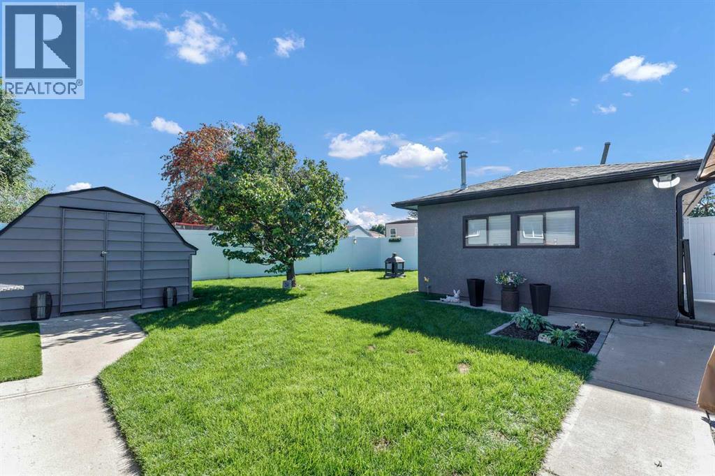 2427 24 Street SE - 42