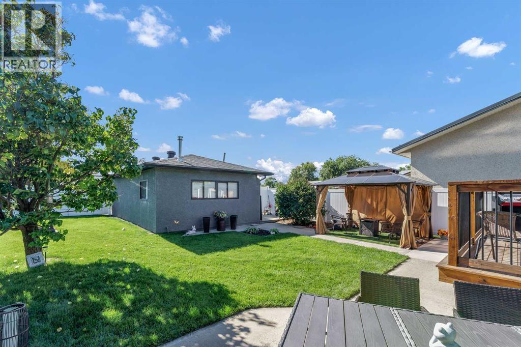 2427 24 Street SE - 43
